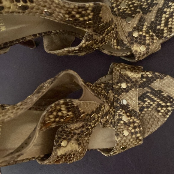 Stuart Weitzman Roccia snakeskin platform heels. Size 8.5 - Picture 7 of 7